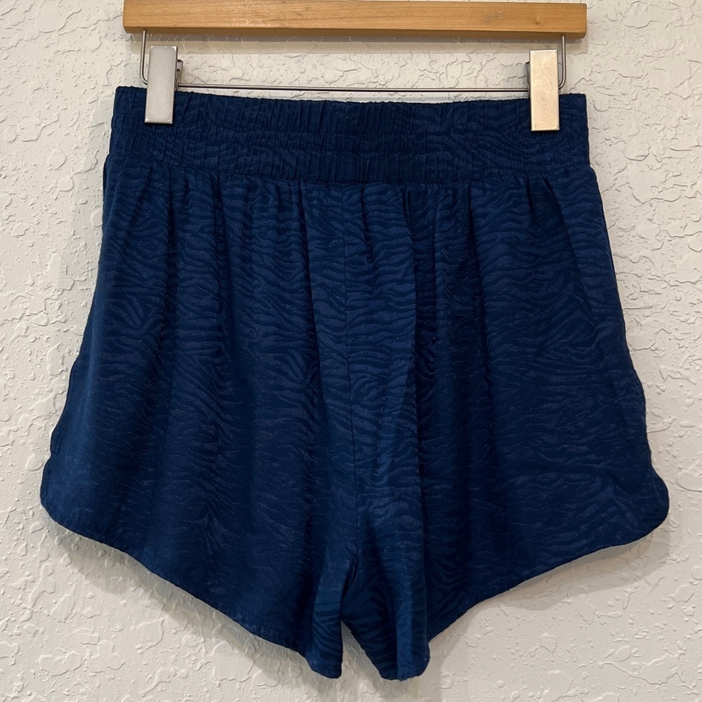 Victoria’s Secret Dark Blue Zebra Textured Lounge Sleep Shorts Size Medium - Picture 4 of 8